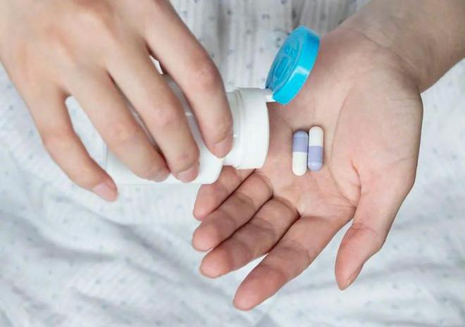 狗狗可以吃阿莫西林消炎藥嗎_狗狗消炎可以喂阿莫西林嗎_狗狗消炎藥吃阿莫西林可以嗎